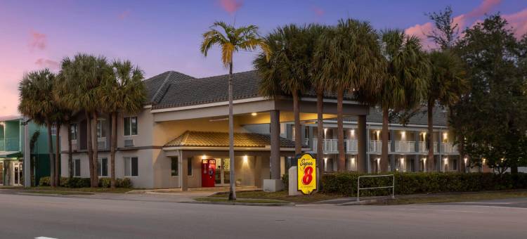 戴尼亚-劳德代尔堡机场温德姆速8酒店(Super 8 by Wyndham Dania/Fort Lauderdale Arpt)图片