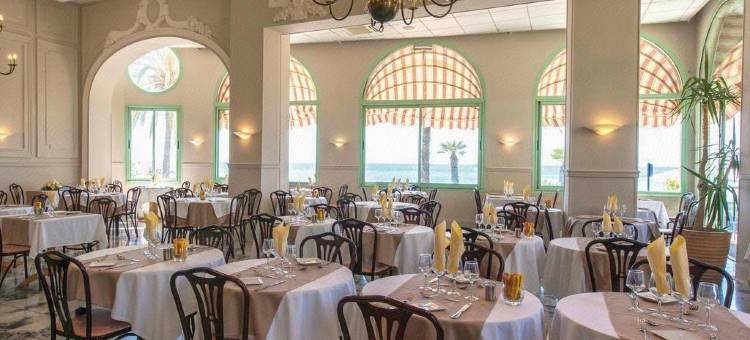 布鲁斯巴尔莫勒尔蓝色假日酒店酒店(Hôtel Vacances Bleues Balmoral)图片