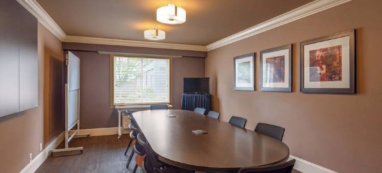 萨里-兰利华美达酒店(Ramada by Wyndham Surrey/Langley)图片