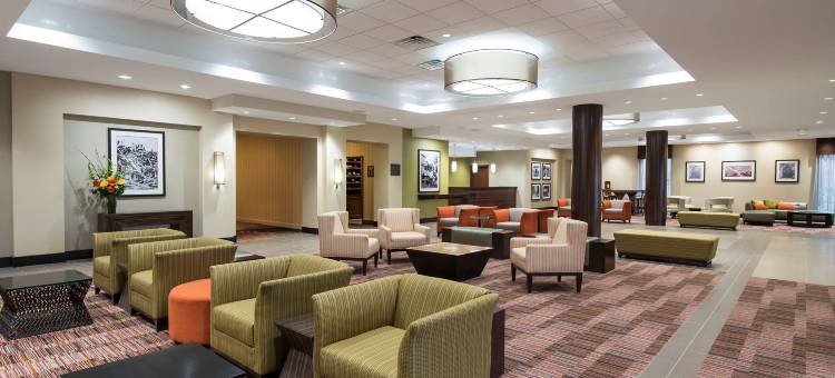 大急流城机场希尔顿逸林酒店(DoubleTree by Hilton Hotel Grand Rapids Airport)图片