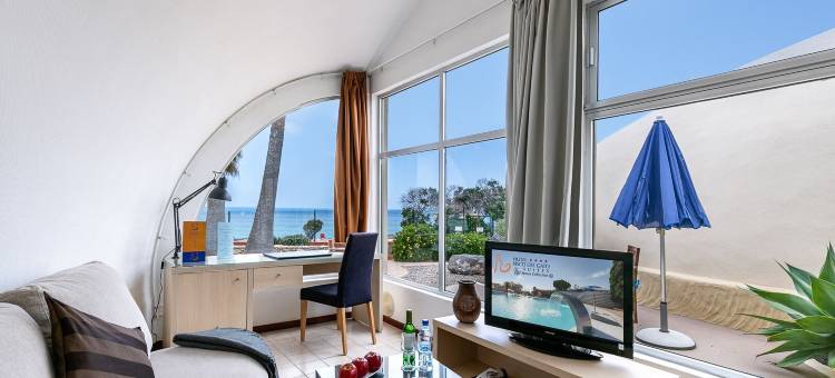 加托里斯柯套房 LIVVO 酒店(Hotel LIVVO Risco del Gato Suites)图片