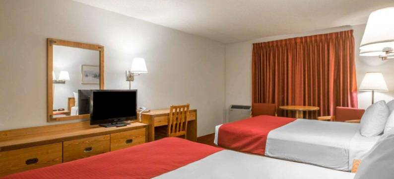 普莱西德湖南罗德威酒店(Rodeway Inn)图片