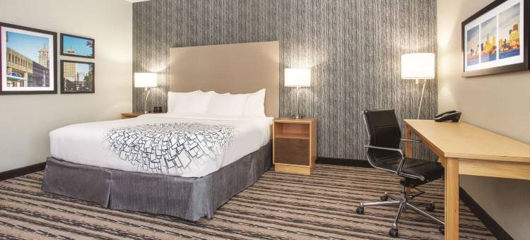 布法罗阿默斯特拉昆塔温德姆套房酒店(La Quinta Inn & Suites by Wyndham Buffalo Amherst)图片