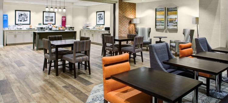 匹兹堡堪萨斯十字路口希尔顿欢朋套房酒店(Hampton Inn & Suites Pittsburg Kansas Crossing)图片