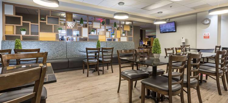 维多利亚维尔品质酒店套房(Quality Inn & Suites)图片