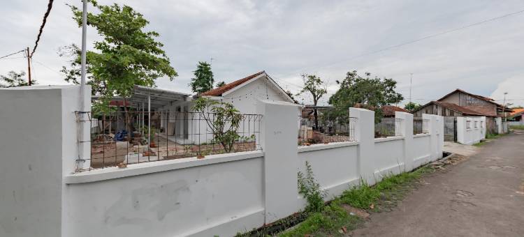 红门酒店沙亚里亚尼尔阿伦阿伦芝勒杜芝勒贡(RedDoorz Syariah Near Alun Alun Ciledug Cirebon)图片