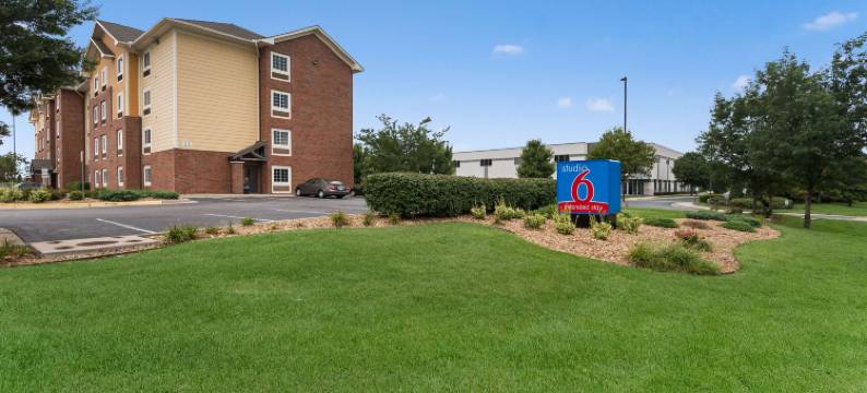 郊区长住酒店(Studio 6 Lenexa, KS - Overland Park)图片