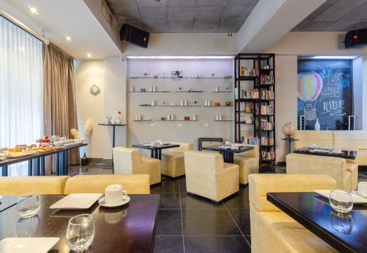 Prodeo Hotel + LoungeHotel Overview