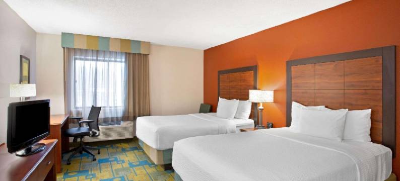 奥本伍斯特拉昆塔温德姆酒店(La Quinta Inn by Wyndham Auburn Worcester)图片