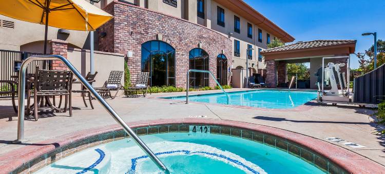 阿塔斯卡德罗智选假日套房酒店(Holiday Inn Express & Suites Atascadero)图片