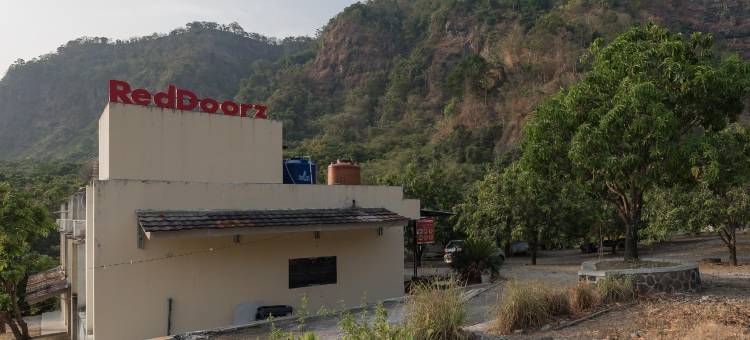 红多兹酒店-近西勒图苏卡布米(RedDoorz Near Ciletuh Sukabumi)图片