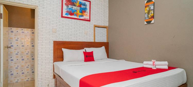 红多兹酒店@奥罗奥罗翁博巴图(RedDoorz at Oro Oro Ombo Batu)图片