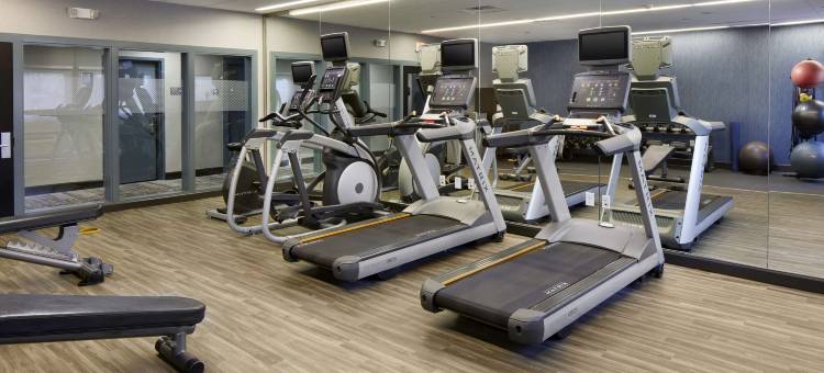 纽瓦克机场希尔顿欢朋酒店(Hampton Inn by Hilton Newark Airport)图片