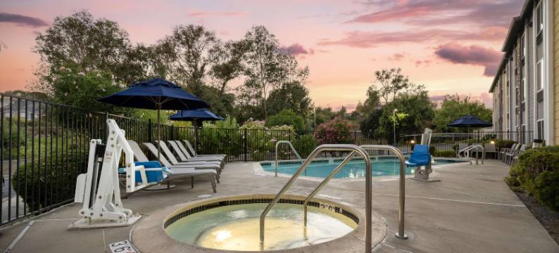 赫利泰治贝斯特韦斯特优质酒店(Best Western Plus Heritage Inn)图片