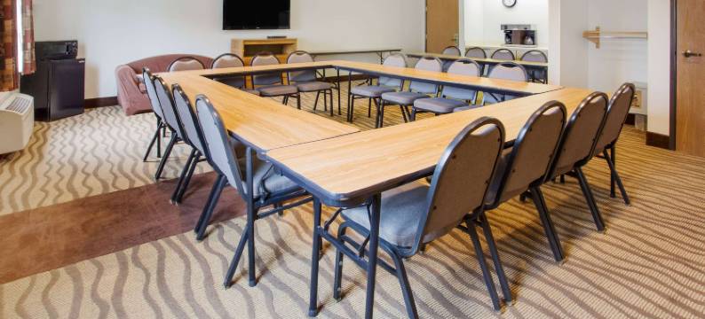 弗里波特温德姆呗盟套房酒店(Baymont by Wyndham Freeport)图片