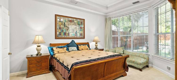 Spacious Pet-Friendly Home Relaxing Backyard Oasis图片