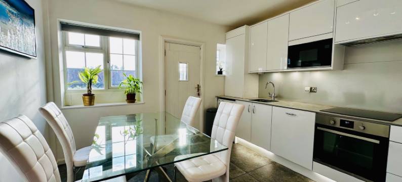 Gerrardscross - Stay4 - 停车 - 宠物可 - 温布利(GerrardsCross - Stay4 - Parking - Petsok - Wembley)图片