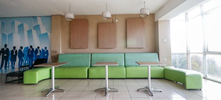 红多兹酒店-近巴图安帕尔汽车站(RedDoorz Near Terminal Batu Ampar)图片