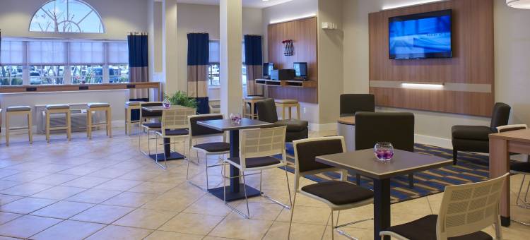 温德姆夏洛特港麦客达套房酒店(Microtel Inn & Suites by Wyndham Port Charlotte/Punta Gorda)图片