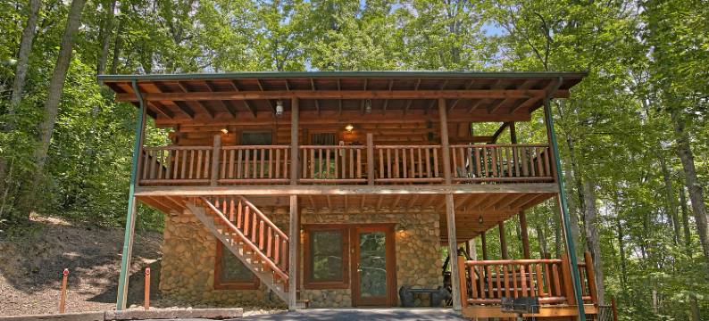 Private Wooded Setting with Game Room and Hot Tub - Stunning Rustic Haven图片