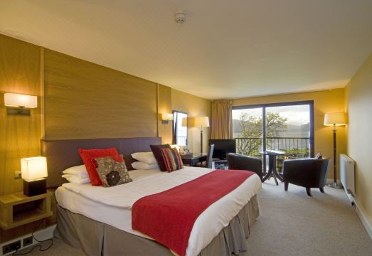 Holly Tree Hotel, Swimming Pool & Hot Tub Hotel Overview