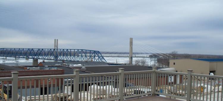 昆西麦客达套房酒店(Microtel Inn & Suites by Wyndham Quincy Downtown/River Area)图片