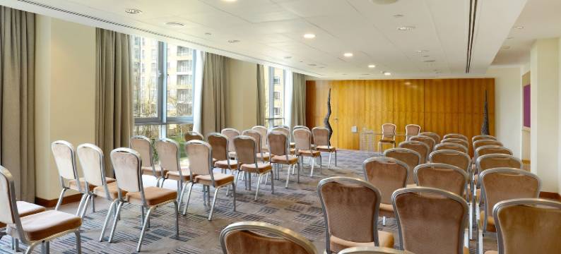 加那利滨江广场酒店(Canary Riverside Plaza Hotel)图片