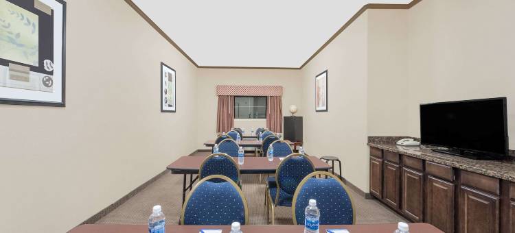 斯奈德呗盟套房酒店(Baymont by Wyndham Snyder)图片