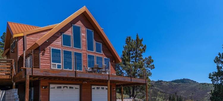 日落木屋 - 2600 平方英呎多季度假酒店(Sunset Chalet - 2600 Sq.ft. Multi-Seasonal Retreat)图片