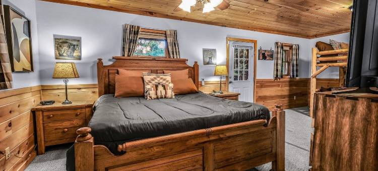 RedAwning的大烟山中6英亩隐蔽农场小屋(The Ranch Cabin on 6 Secluded Acres in the Great Smoky Mountains by RedAwning)图片