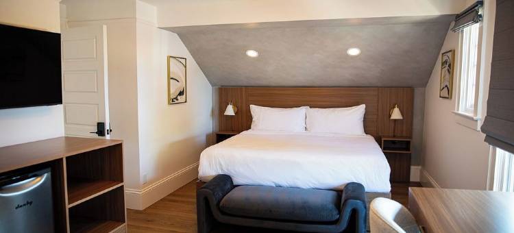 指南针麦克明维尔(the compass mcminnville)图片