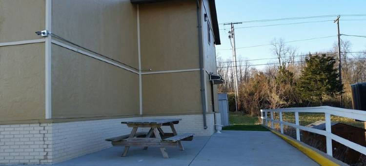 马克姆速8酒店(Super 8 by Wyndham Macomb)图片