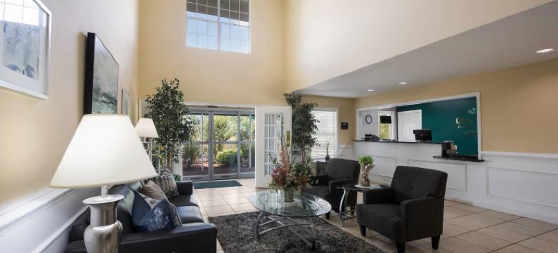 奥科尼湖附近凯艺套房酒店(Quality Inn & Suites Near Lake Oconee)图片