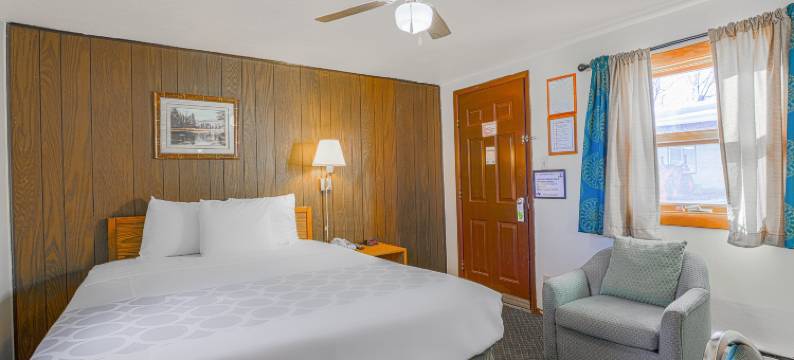 爱酒店银街 by OYO at 赫尔利 WI(Love Hotels Silver Street by OYO at Hurley WI)图片