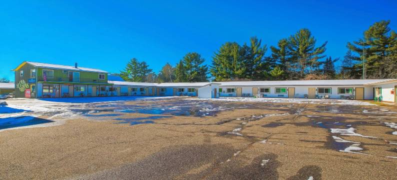 OYO 爱之酒店在莫霍克辛湖 WI 托马霍克(Love Hotels Tomahawk by OYO at Lake Mohawksin WI)图片