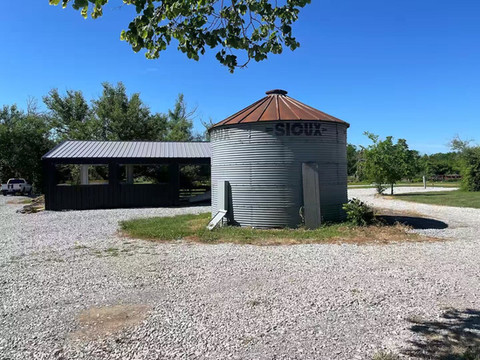 The Farmhouse at Truman Lake
