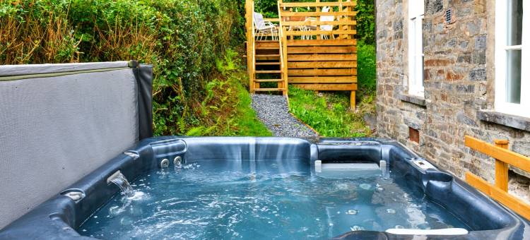 Chapel in Snowdonia with Hot Tub & Games Room图片