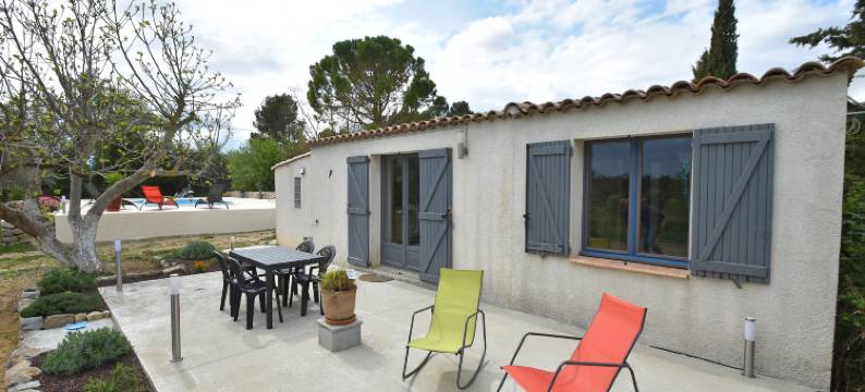 Tranquil Villa with Pool图片