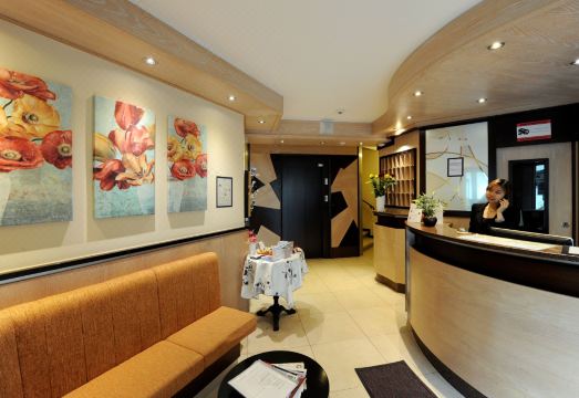 Bon Port Hotel Overview