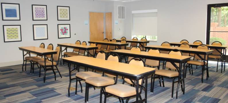 Holiday Inn Express 森林城市(Holiday Inn Express FOREST CITY by IHG)图片