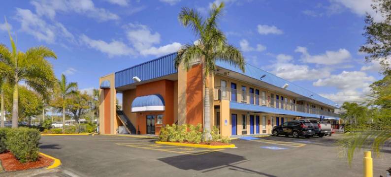 布雷登顿马格努森酒店(Magnuson Hotel Bradenton)图片