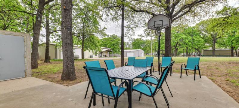 距海滩通道5个街区：桑德斯岛度假屋！(5 Blocks to Beach Access: Sanders Island Getaway!)图片