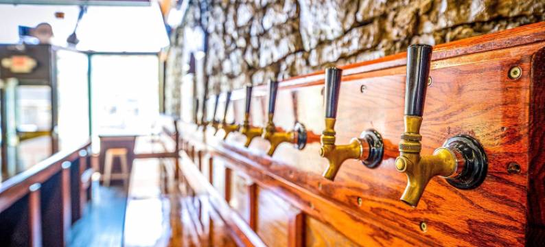 翻新酒吧 <离密西西比河两个街区(Walk to River: Unique Studio in Renovated Bar!)图片