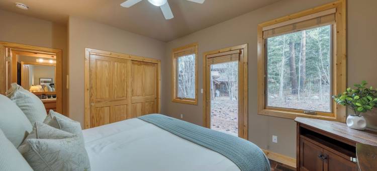 Truckee Mountain Cabin With Hot Tub + Game Room + Forest Views Gray Wolf Lodge by Avantstay图片