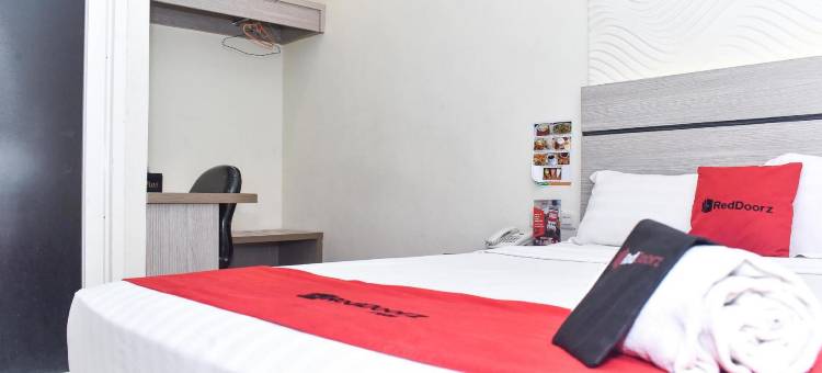 近望加锡城市广场红门旅馆(Reddoorz Plus Near Makassar Town Square)图片