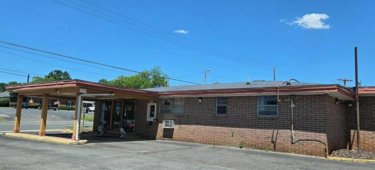 狮子旅馆，奥尔伯马尔，靠近美国52号公路的O酒店(Lion Inn Albemarle by Hotel O Near US 52)图片