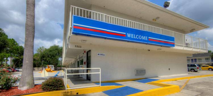 奥兰多6号汽车旅馆 - 冬季公园(Motel 6 Orlando, FL - Winter Park)图片