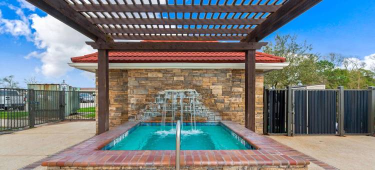 布里奇市拉昆塔温德姆套房酒店(La Quinta Inn & Suites by Wyndham Bridge City)图片