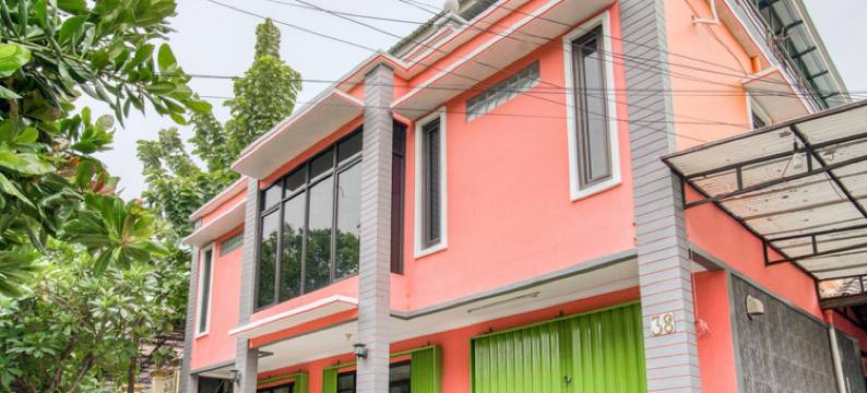 红多兹酒店-近雅加达塔曼迷你(RedDoorz Near Taman Mini Jakarta)图片