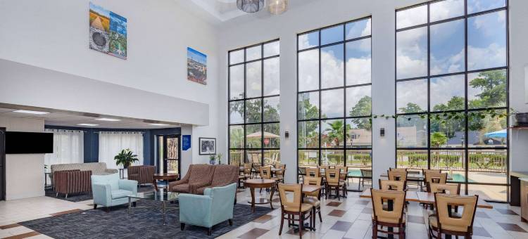 萨凡纳中城戴斯套房酒店(Days Inn & Suites by Wyndham Savannah Midtown)图片